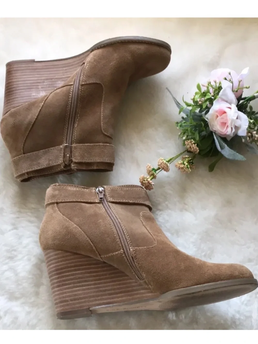 Sole society Peytal tan suede wedge ankle boots 9